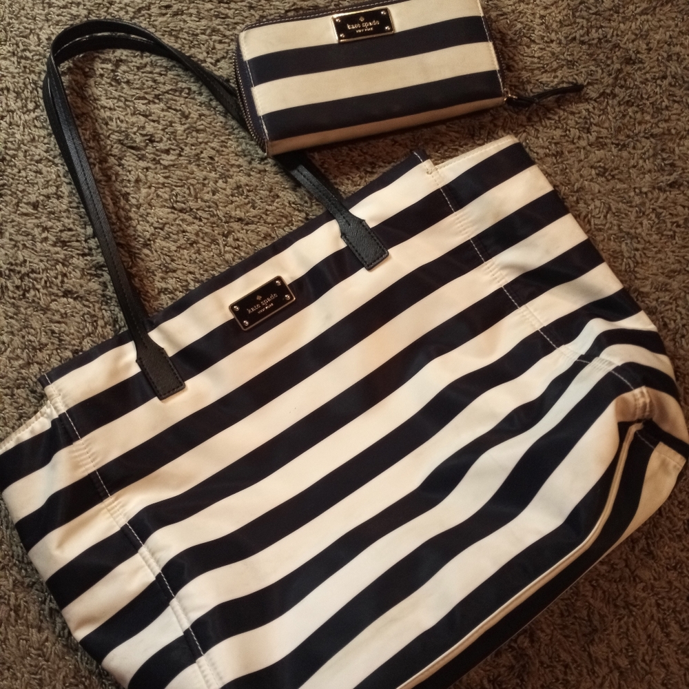 Dark blue striped L tote & wallet